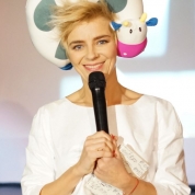 Gianina Corondan va prezenta Gala Comedy Cluj 